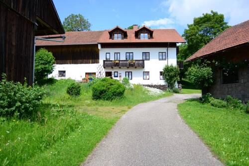 Hausansicht SüdOst - Mehrfamilienhaus, Wohnhaus zum Kaufen in Wiesenfelden