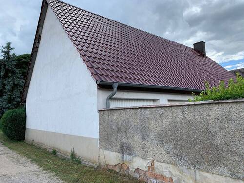 Nebengebäude 3 Garagen, Heizungsraum, Werkstatträume - 