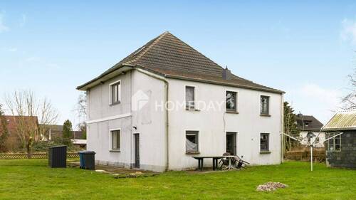 Außenansicht 2 - Familienfreundliches Einfamilienhaus mit durchdachter Raumaufteilung