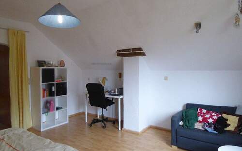 Zimmer im Dachgeschoss - 