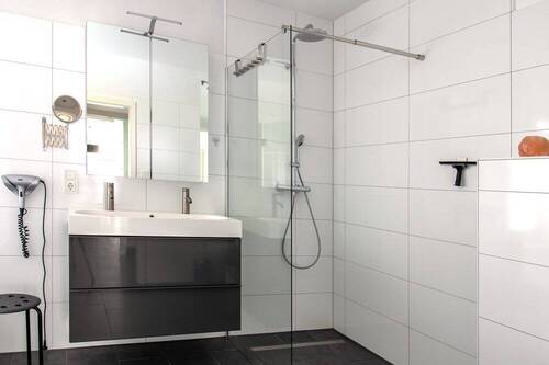 Bad 1: bodenebene Dusche - 