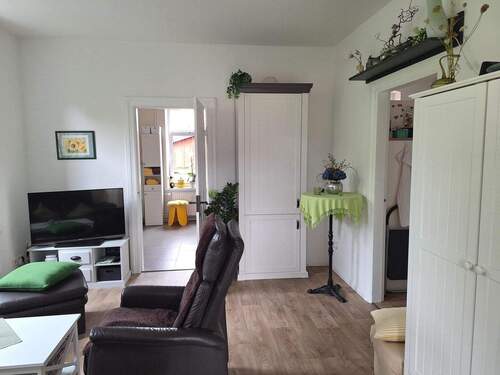 Kleinste Whg. unten rechts, vom Wohnzimmer in die Küche und in das Schlafzimmer - 