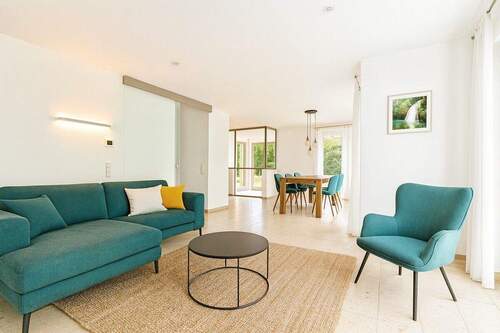 Wohnzimmer digital eingerichtet - 7 Zimmer Einfamilienhaus zum Kaufen in Ebersberg