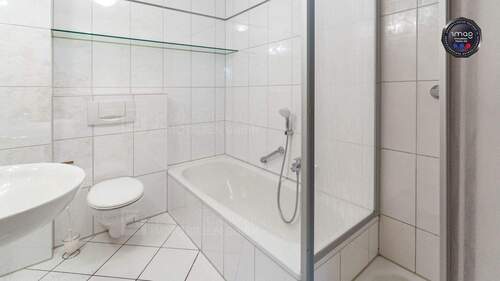 RF-1353 Bad - 2 Zimmer Etagenwohnung in Altdorf