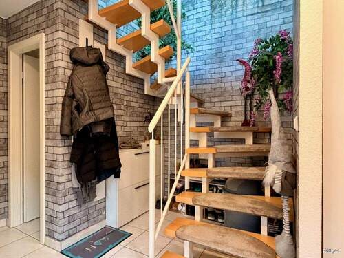 Treppe / Garderobe - 