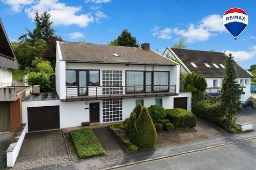 REMAX Immobilien DeLux Merzig Haus in Konz zu verkaufen - Außergewöhnliches Einfamilienhaus mit Pool und Garten in Konz