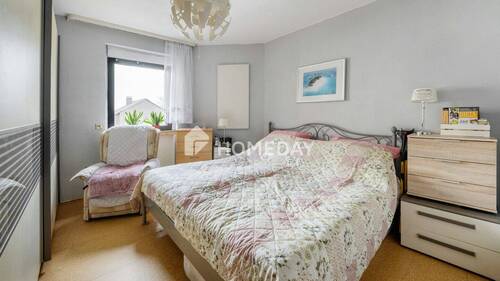 1. OG Schlafzimmer 1 - 