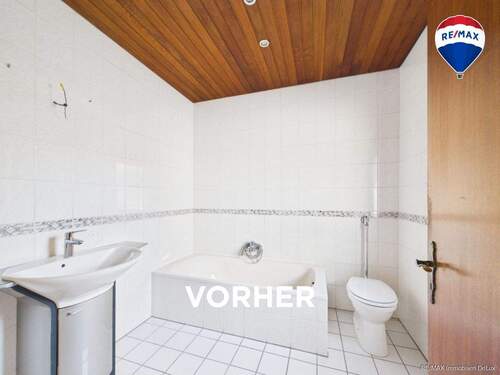 RE/MAX Immobilien DeLux Soppelhaushälfte Mettlach Badezimmer nachher - 