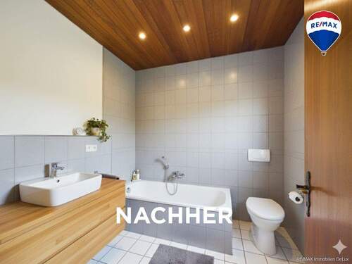RE/MAX Immobilien DeLux Soppelhaushälfte Mettlach Badezimmer vorher - 