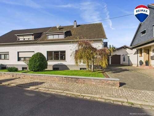 RE/MAX Immobilien DeLux Soppelhaushälfte Mettlach - Charmante Doppelhaushälfte in Mettlach