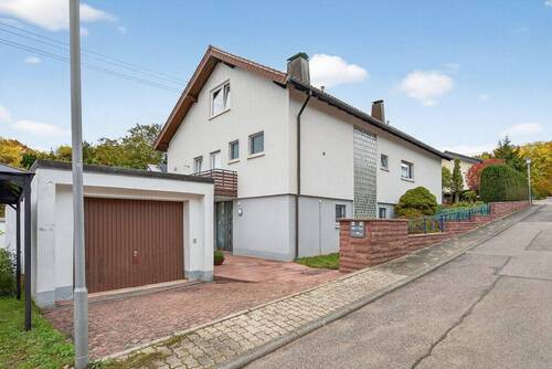 Straßenansicht - 8 Zimmer Einfamilienhaus zum Kaufen in Karlsruhe / Grünwettersbach