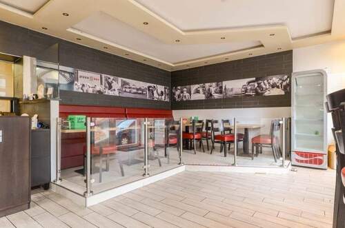 Sitzplätze - 3 Zimmer Gewerbeobjekt (Büro, Produktion, Verkauf) in Solingen