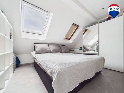 REMAX Immobilien Delux Mehrfamilienhaus Schlafzimmer Roden Mark Borowicz - 