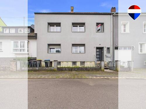 REMAX Immobilien Delux Mehrfamilienhaus Frontansicht Roden Mark Borowicz - Mehrfamilienhaus mit 3 Wohneinheiten in Saarlouis Roden