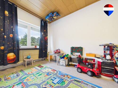 REMAX Immobilien Delux Mehrfamilienhaus Kinderzimmer Roden Mark Borowicz - 