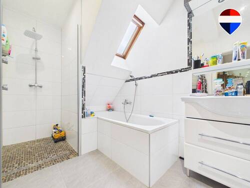 REMAX Immobilien Delux Mehrfamilienhaus Badezimmer Roden Mark Borowicz - 