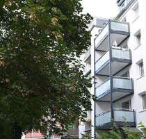 Nordstadtcharme pur & mit Balkon! Freie & helle 3-Zimmer-Wohnung im 1.Stock, zentrale aber ruhige Lage in Rennweg - Nürnberg