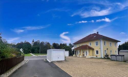 Gesamtansicht - Doppelhaushälfte in Top-Lage von Kümmersbruck - gepflegt, hell und ideal für Familien!