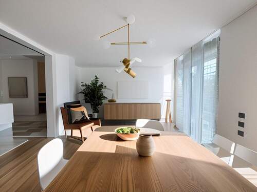 Essbereich mit Zugang zu Terrasse Visualisiert - 