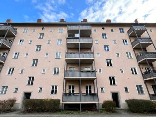 Hausanischt_quer - 2 Zimmer Etagenwohnung in Berlin