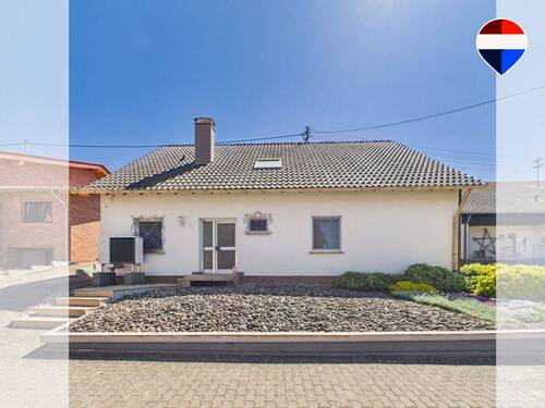 REMAX Immobilien DeLux Einfamilienhaus Frontansicht Führweiler Mark Borowicz - Gestalten statt suchen: Einfamilienhaus mit viel Potenzial in Rehlingen-Siersburg Fürweiler