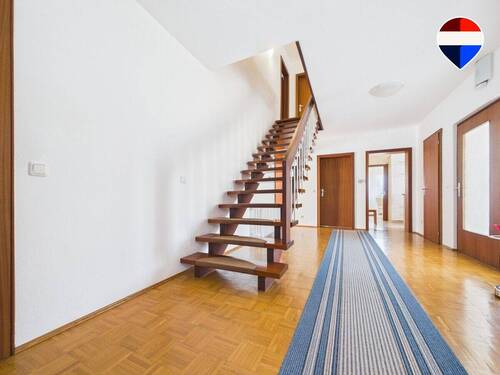 REMAX Immobilien DeLux Einfamilienhaus Wohnflur Führweiler Mark Borowicz - 
