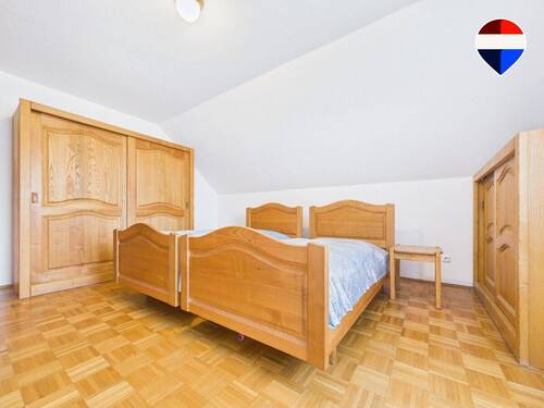 REMAX Immobilien DeLux Einfamilienhaus Schlafzimmer Führweiler Mark Borowicz - 