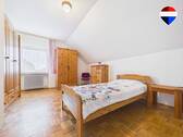 REMAX Immobilien DeLux Einfamilienhaus Schlafzimmer Führweiler Mark Borowicz - 