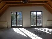 Goßes Dachzimmer mit Balkon - 