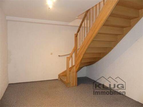 Kellertreppe und Diele im KG - 