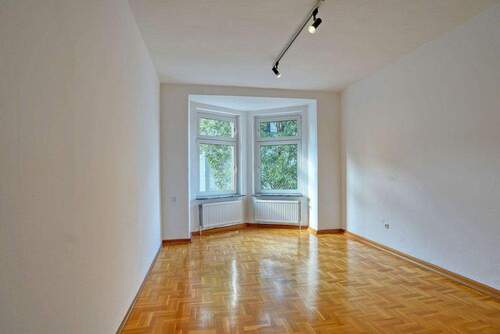 Schlafzimmer mit Erker - 