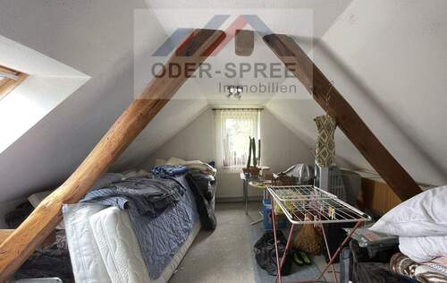 Zimmer im Dachgeschoss - 