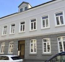 Frisch renoviert! Zentrale 2-Zimmer-Dachgeschoss-Wohnung mit Einbauküche in Flensburg
