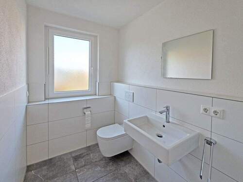 Bad mit großem Fenster - 