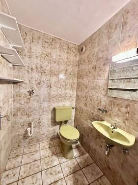 Separates WC mit Waschmaschinenanschluss - 