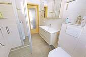 Bad mit Dusche - 