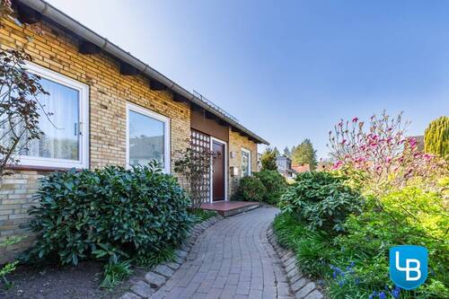 Gang zur Garage - 