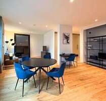 Erdgeschosswohnung mit großer Terrasse, Einbauküche und En-Suite-Bad - Berlin Schöneberg