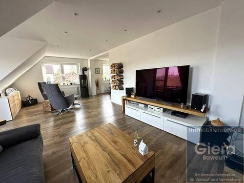 Wohnzimmer - 3 Zimmer Etagenwohnung zum Kaufen in Himmelkron