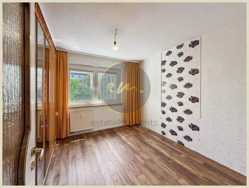 Schlafen (groß) - Bezugsfreie und charmante Eigentumswohnung in Friedrichshain: 2,5 Zimmer, Einbauküche und Keller