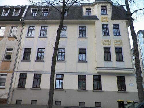 Hausansicht - 3-Raumwohnung mit Balkon - 480,00 EUR Kaltmiete, ca.  80,50 m² Wohnfläche