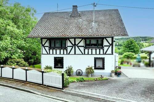 Frontansicht - Solides Einfamilienhaus mit traumhaftem Weitblick inklusive!