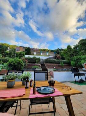  Terrasse und Garten - Sonnenterasse mit ruhigem Garten