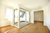 Blick auf die Loggia - 2 Zimmer Etagenwohnung zur Miete in München