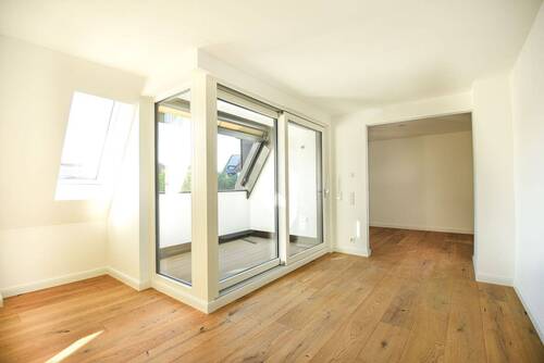 Blick auf die Loggia - 2 Zimmer Etagenwohnung zur Miete in München