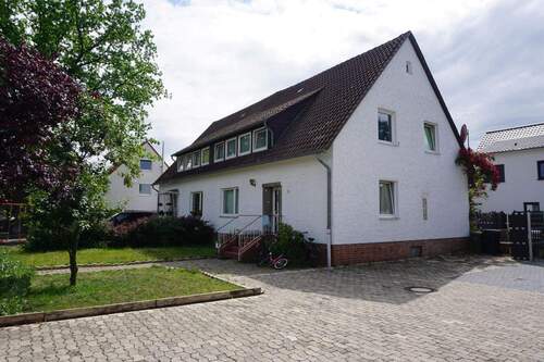 Hofansicht - 5 Zimmer Doppelhaushälfte zum Kaufen in Wolfsburg