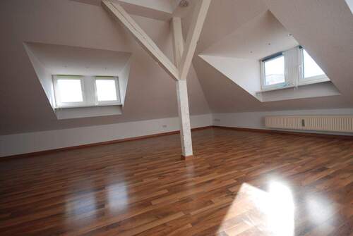 Wohnbereich - Gemütliche 2 Zimmer Dachgeschosswohnung Nähe Wöhrder See