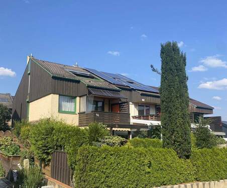 Hausansicht von Straße - Charmantes Reiheneckhaus mit Garten, Balkon & Dachterrasse in sonnige Lage