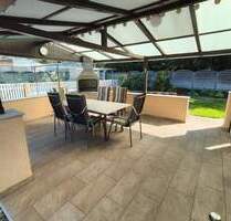 sehr ruhiges Doppelhaus für 2 Familien, getrennte Eingänge, großes Grundstück, Pool und top Zustand in Leipzig