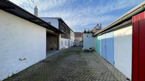Blick in den Innenhof - Einfamilienhaus mit 142,00 m&sup2; in Dohna zum Kaufen